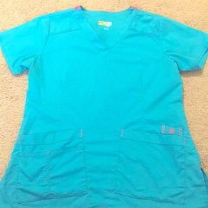 Wonder wink scrubs size small